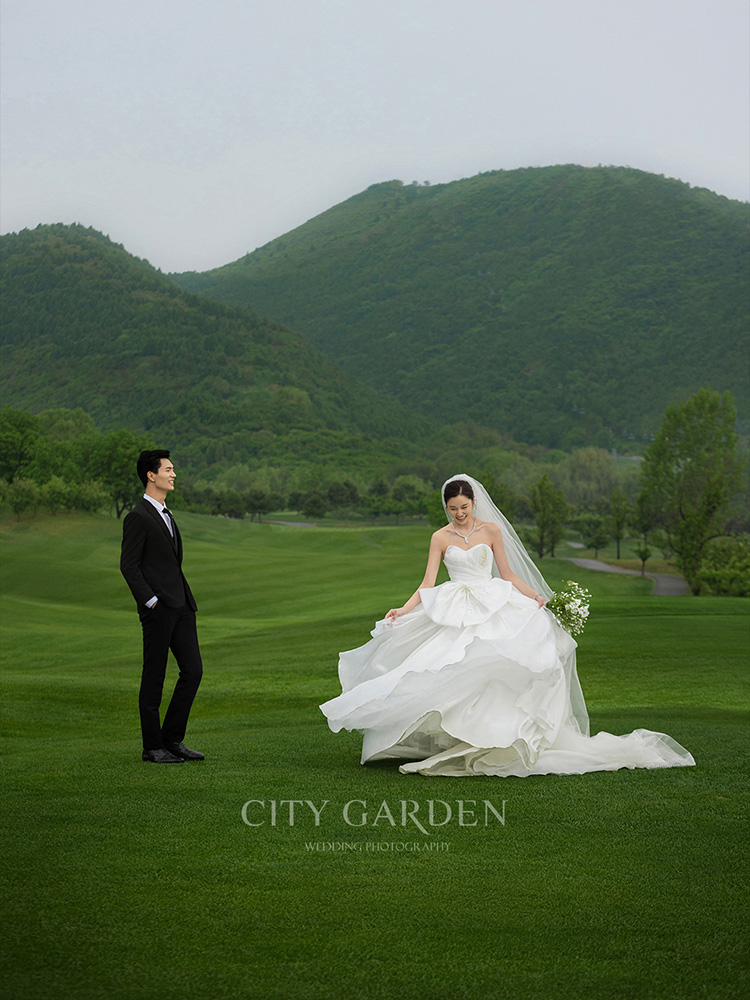 草坪婚纱照1.jpg